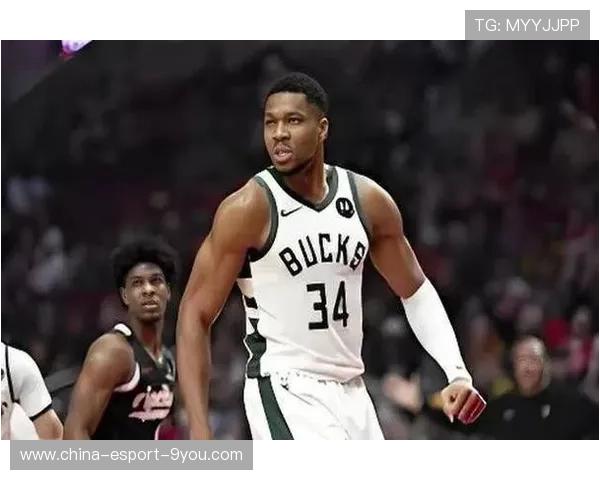 字母哥冲抢篮板，密尔沃基雄鹿继续消耗