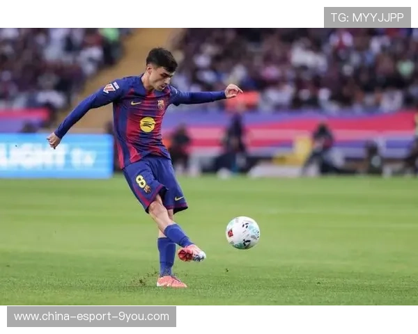 佩德里突破制造空间，巴萨少年天赋尽显